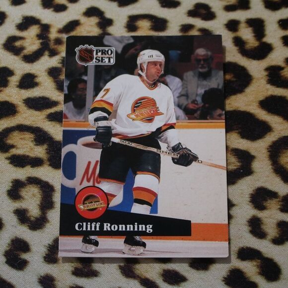 Cliff Ronning #241 Hockey Card - Picture 1 of 2